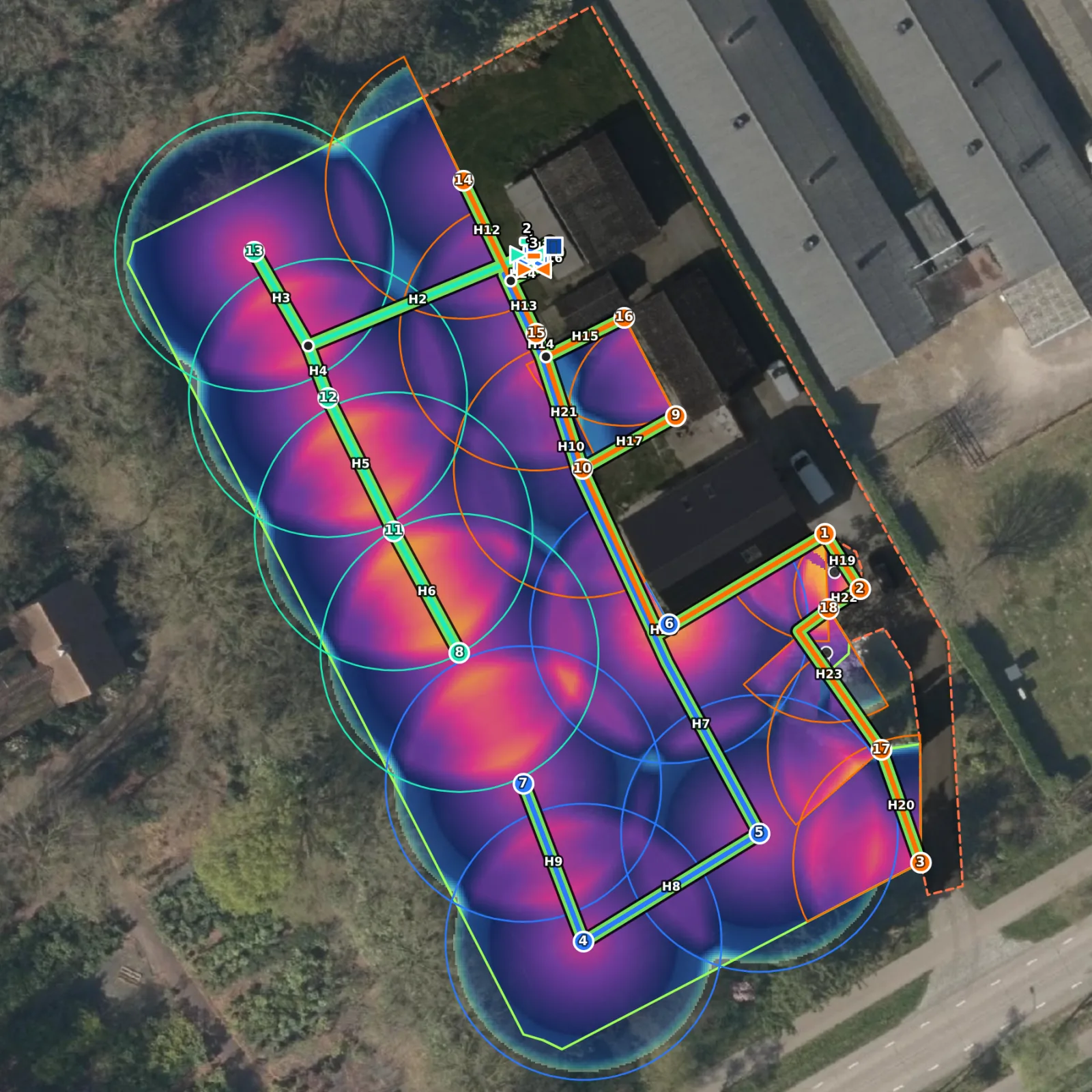 A real 3,360 m² garden in Rainplot: 18 pop-up sprinklers in 3 zones with their pipes, and the precipitation map on the aerial photo
